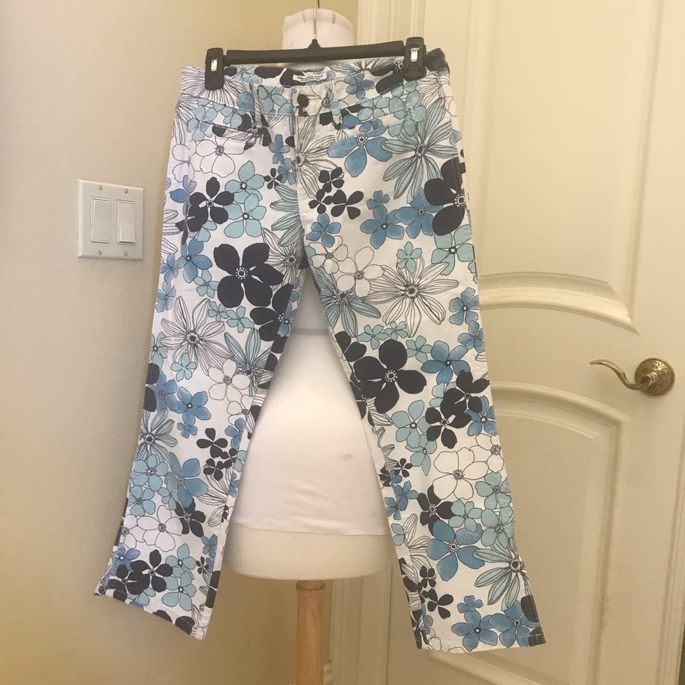 Abercrombie crop floral pattern jeans